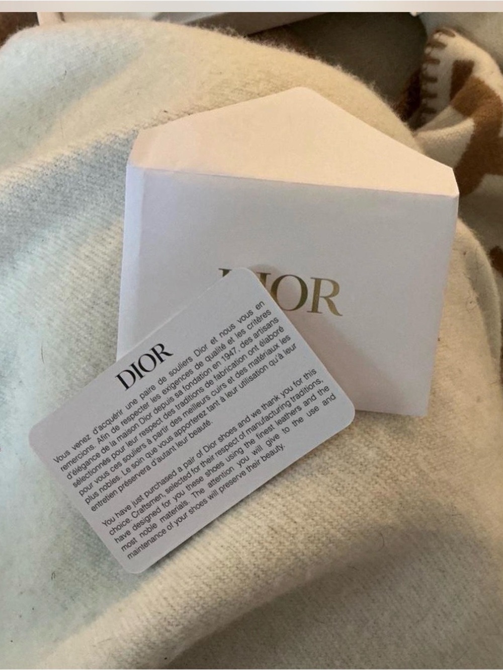 Dior White Textured Shoe Box with Gold Logo - Picture 4 of 5